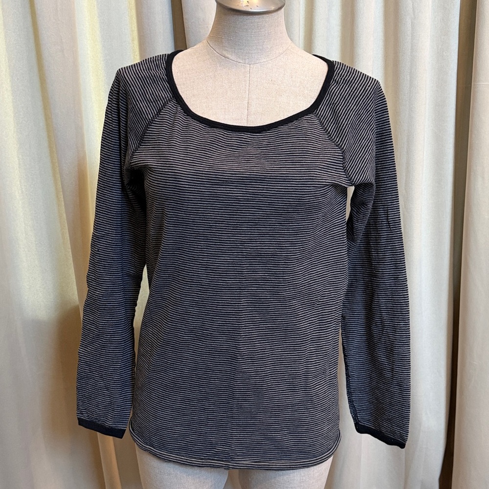 Athleta Women's Black & gray Striped Long-Sleeve Top crew neck